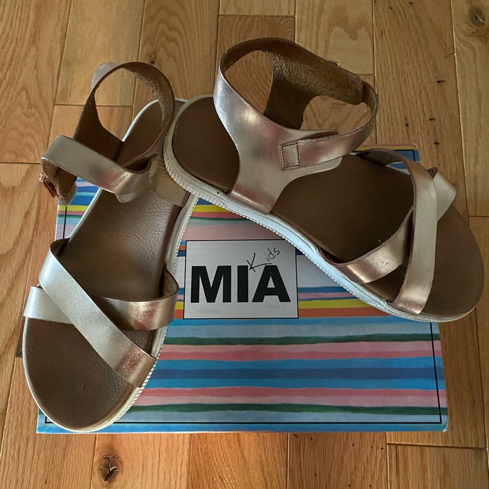 Girls sandals